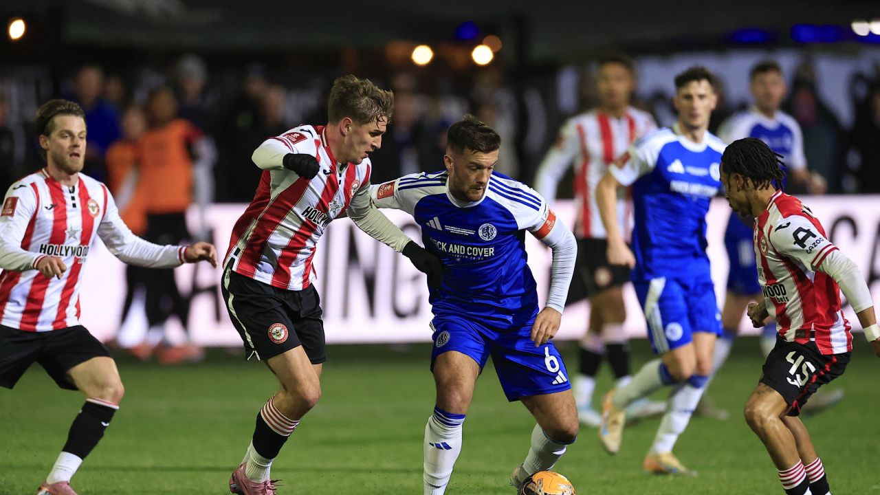 Autogolul decide meciul Macclesfield – Brentford: surpriză în cupă!