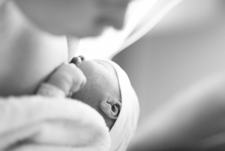 mama-minora-drama-copil-adolescenta-nou-nascut-bebelus-nastere-e1667892828254.jpg - PressHub24