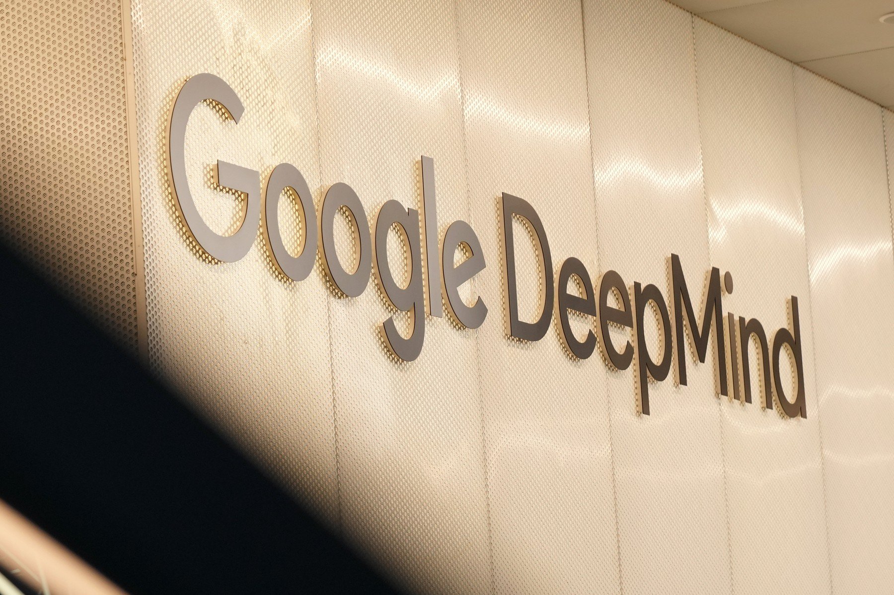 Șeful Google DeepMind: AI va atinge raționamentul uman în 5-8 ani