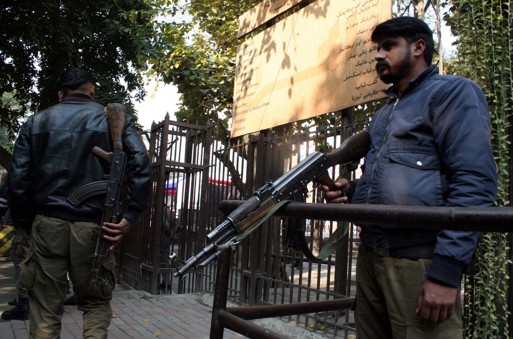 Pakistanul combate o insurecție care a provocat 58 de morți în weekend