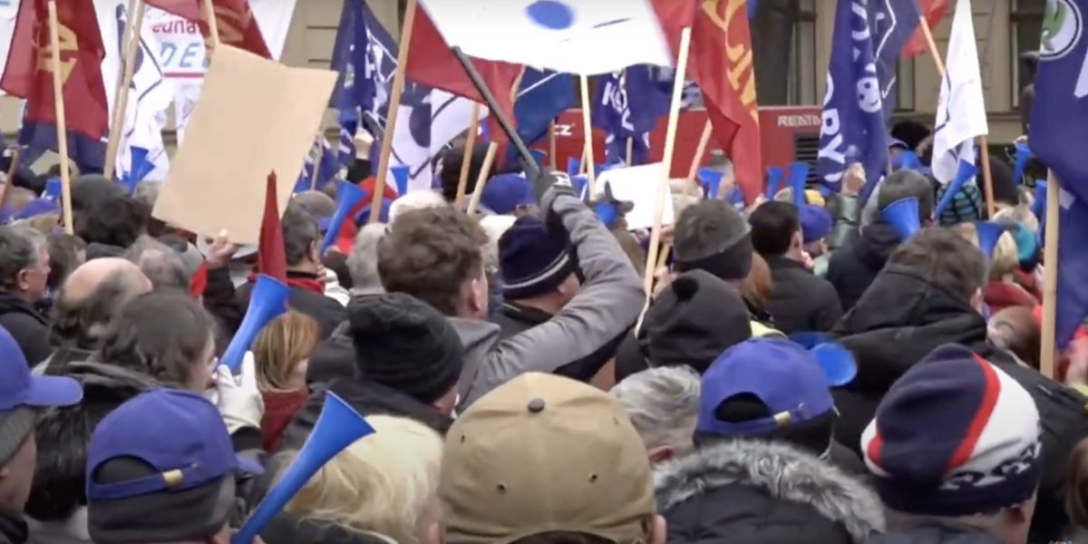 proteste-Cehia-Praga-creste-varsta-de-pensionare.jpg - PressHub24