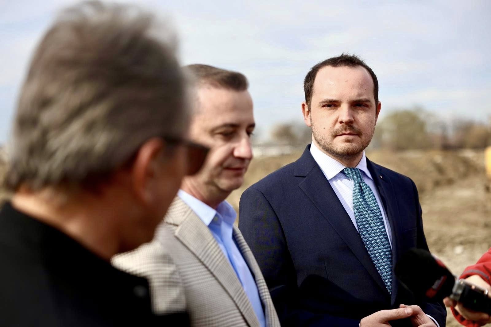 Ministrul Sănătății: Existența mai multor case de asigurări poate sparge monopolul CNAS și consolidăm reglementarea profesiei în UE