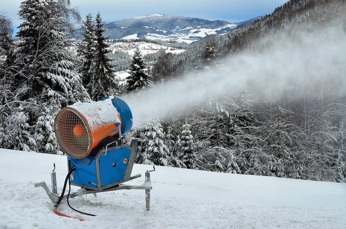 Primăria Brașov cumpără energie de la OMV Petrom pentru tunurile de zăpadă din Poiană