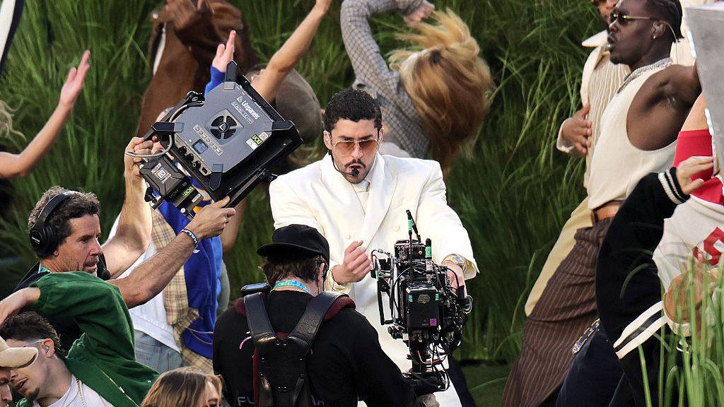 show-superbowl-16.jpg - PressHub24