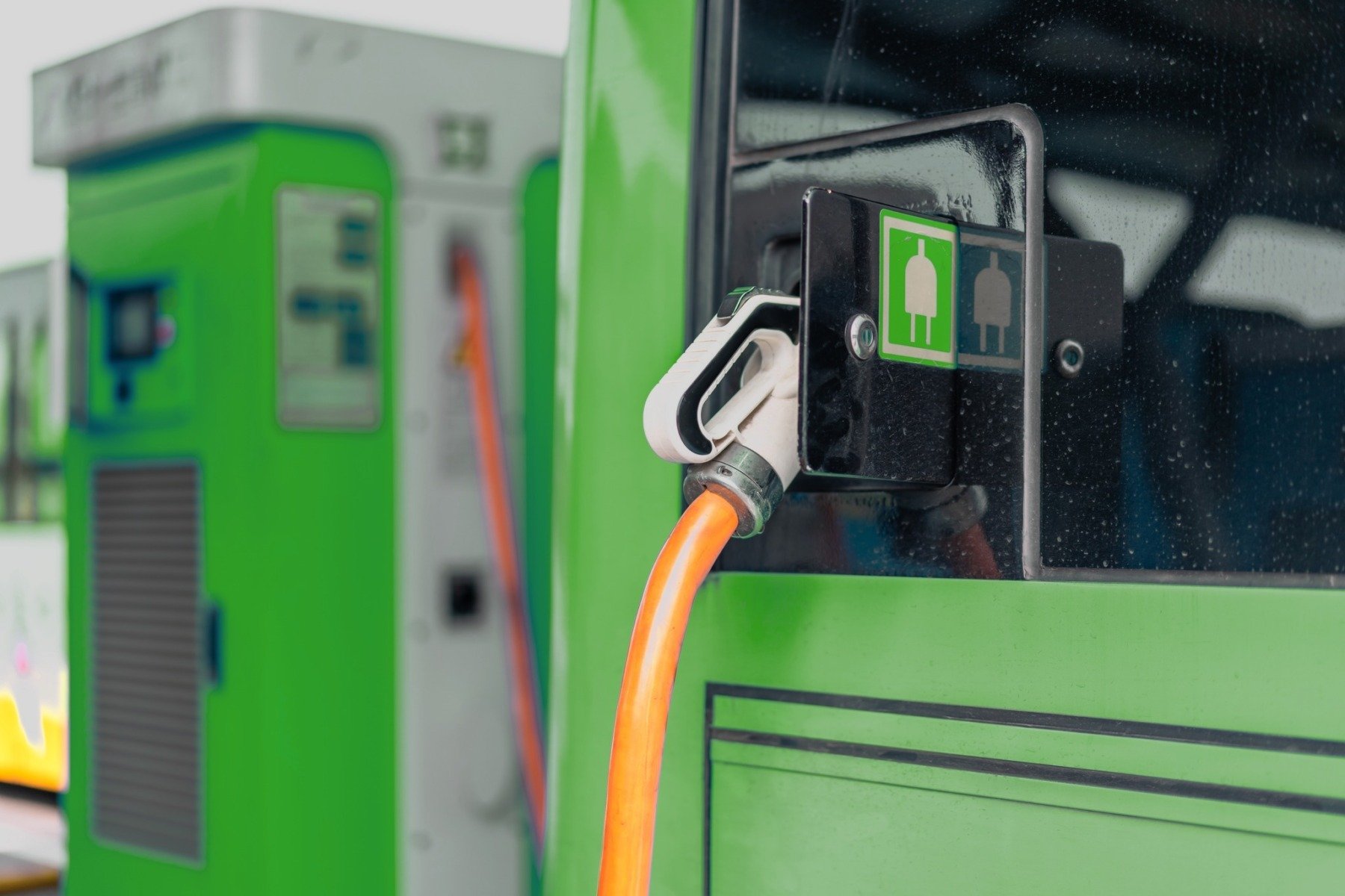 Licitatie pentru șapte stații de încărcare electro pentru Aeroportul Otopeni