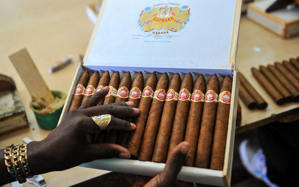 Cuba amână târgul anual de trabucuri din cauza penuriei de combustibil