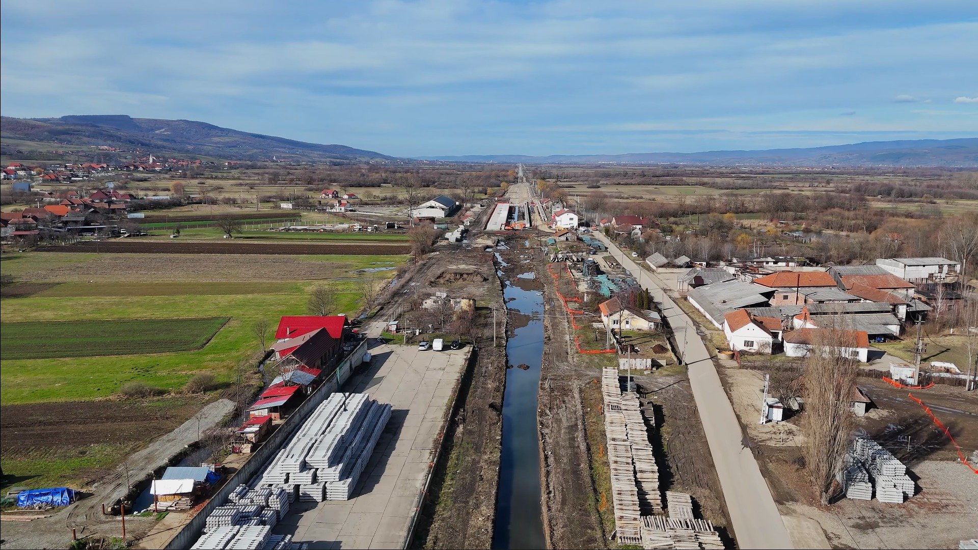 ProInfrastructură: Lucrările pe lotul Poieni-Aleșd au avansat doar 16%