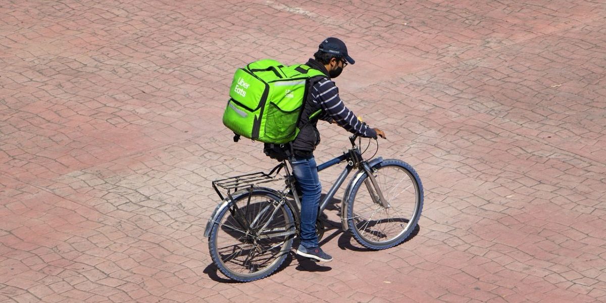 uber-eats-livrare-mancare-e1620749330587.jpg - PressHub24