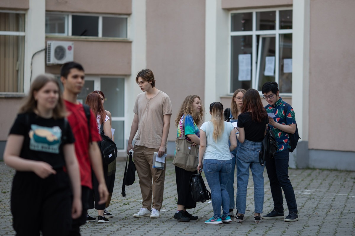 Elevii susțin probele pentru profil și specializare