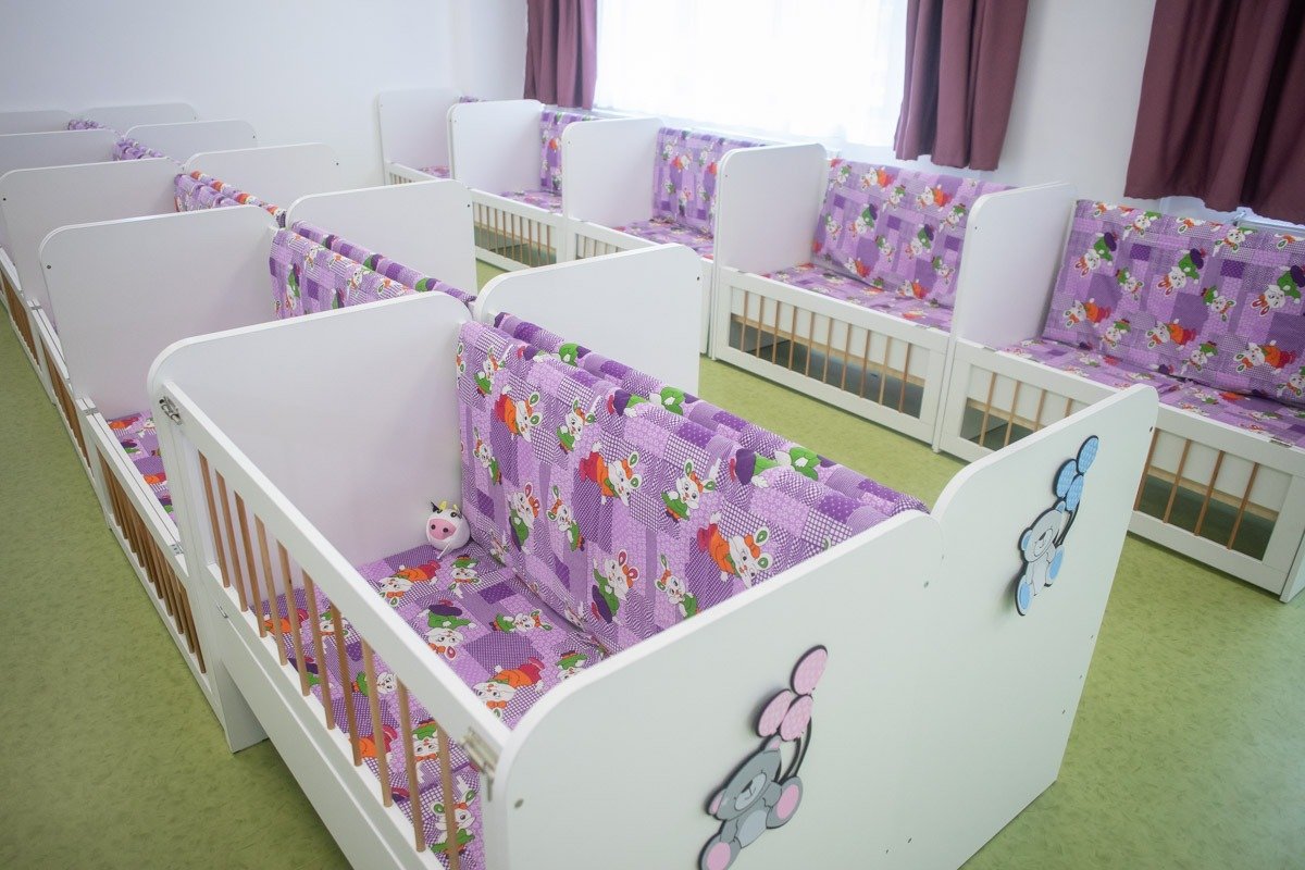 Creșă din Botoșani, închisă: Mai mulți copii, internați cu vărsături