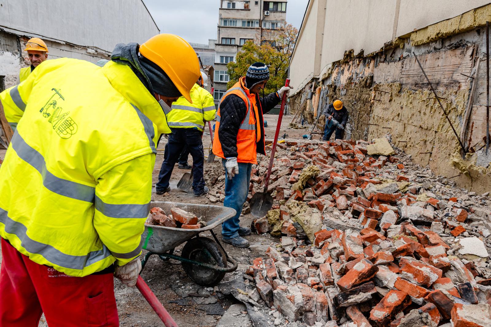 Ciucu a emis 15 dispoziții pentru demolări ilegale, discută cu horeca