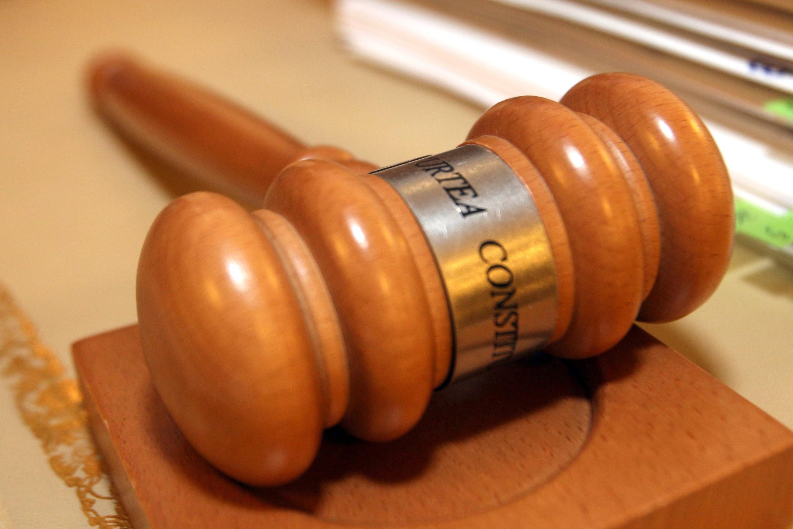 Avocatul Poporului contestă reforma lui Bolojan la Curtea Constituțională