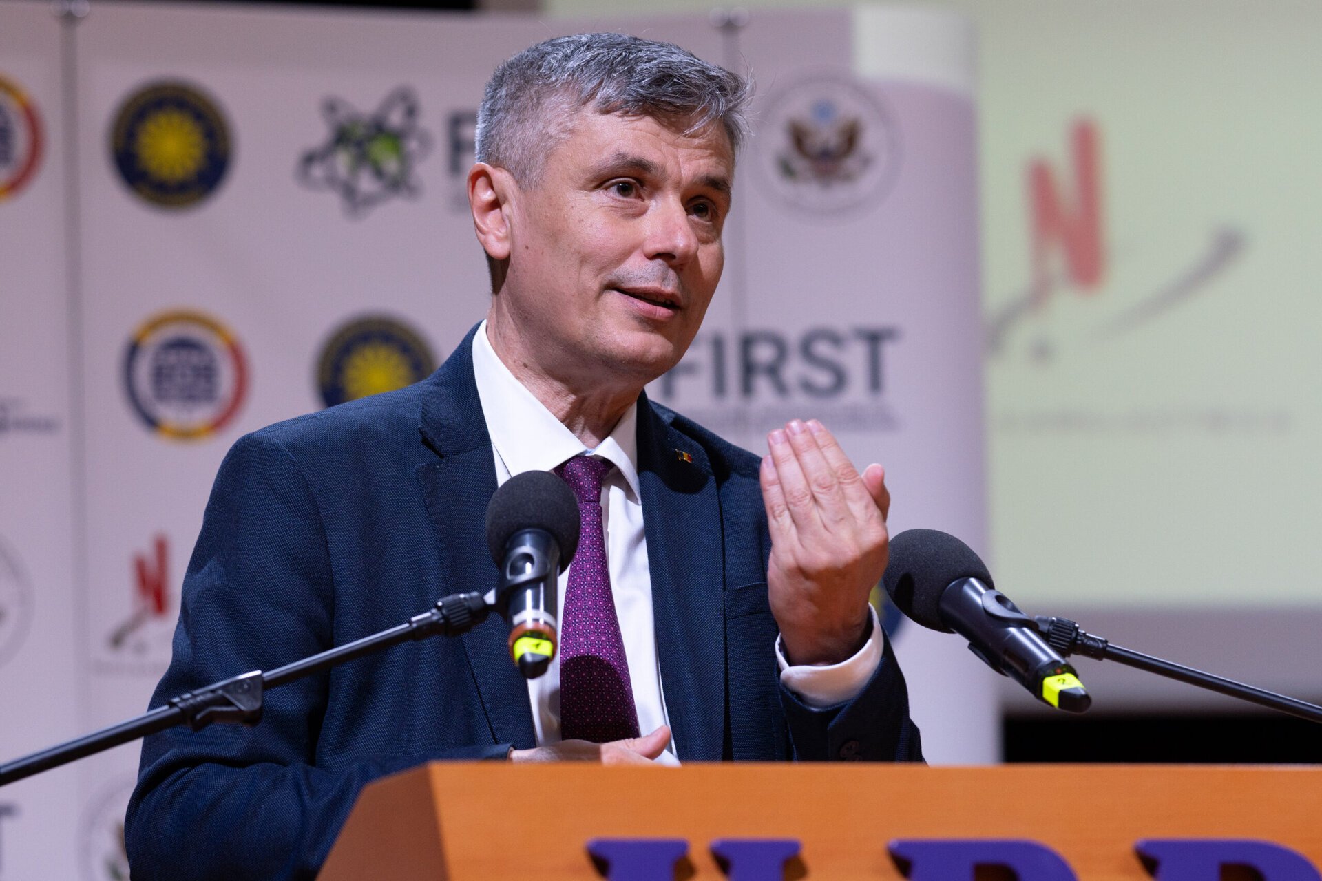 Virgil Popescu: Măsuri pentru a evita scumpirea combustibililor în România