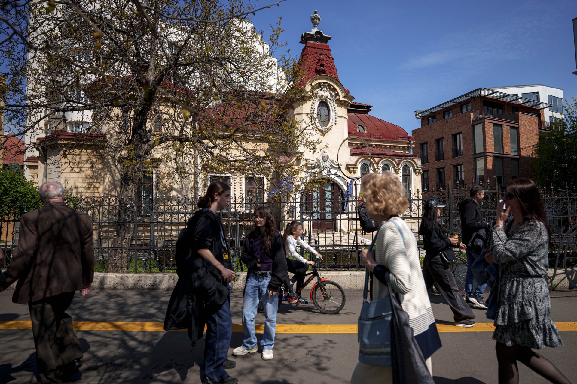 Casa Lipatti, centru cultural. Promenada Verde la Lacul Străulești
