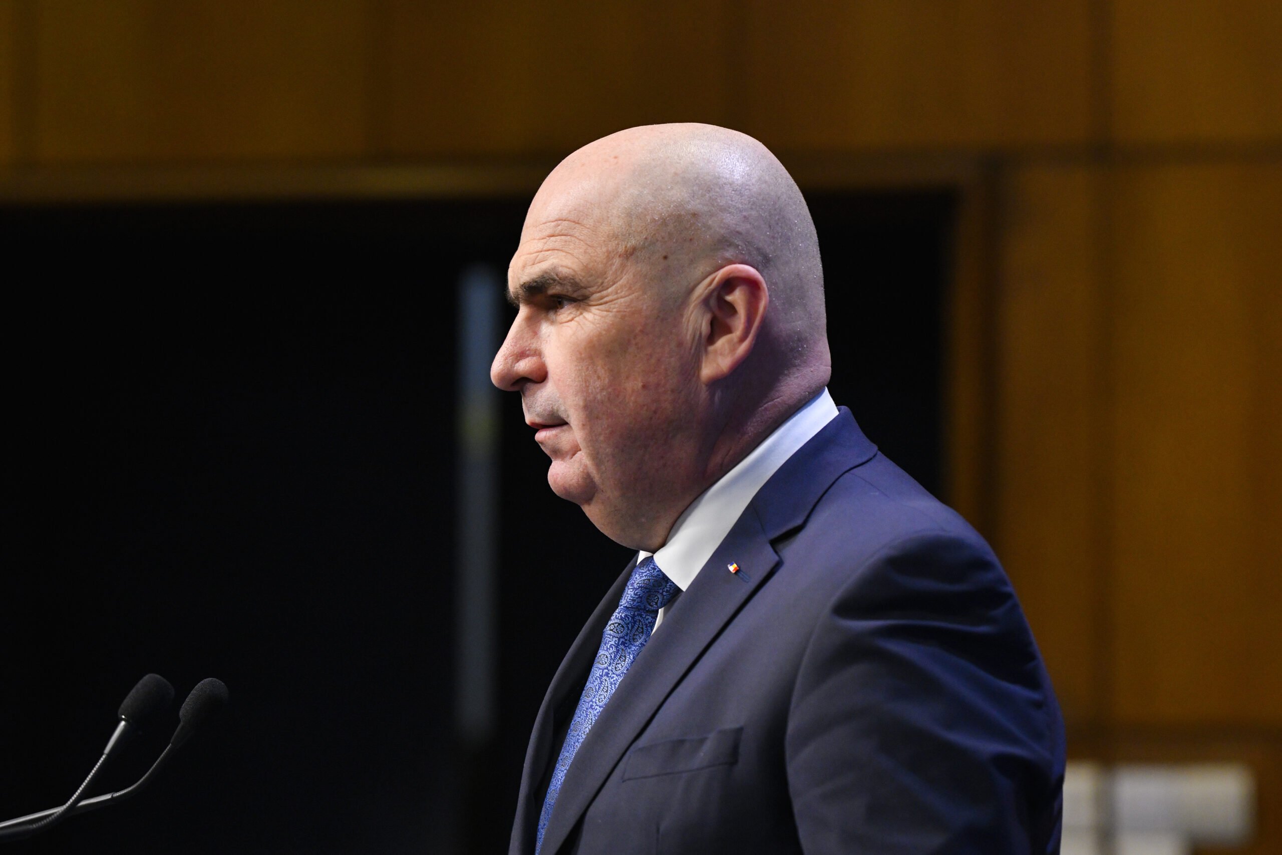 Bolojan: Prețul carburanților, sub 10 lei litrul. Criza din Orientul Mijlociu, factor decisiv