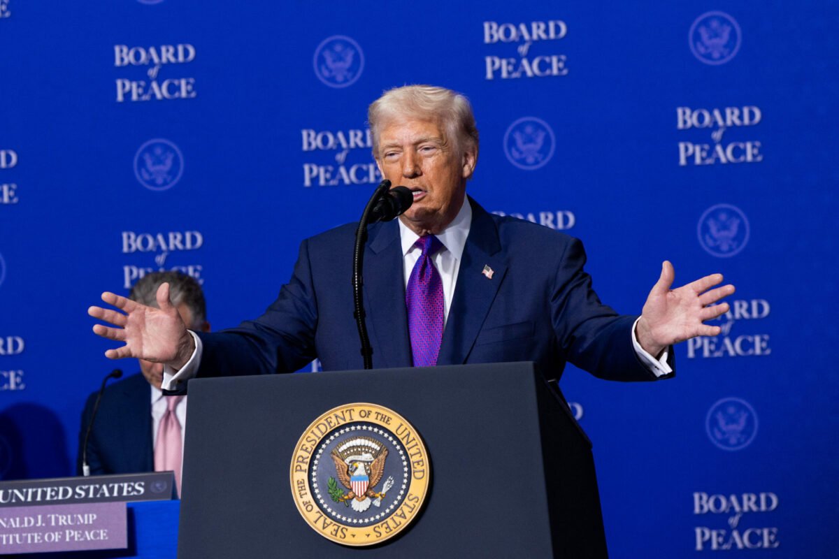 Trump: „Preluare amicală” a unei țări, pe fondul riscului de conflict militar