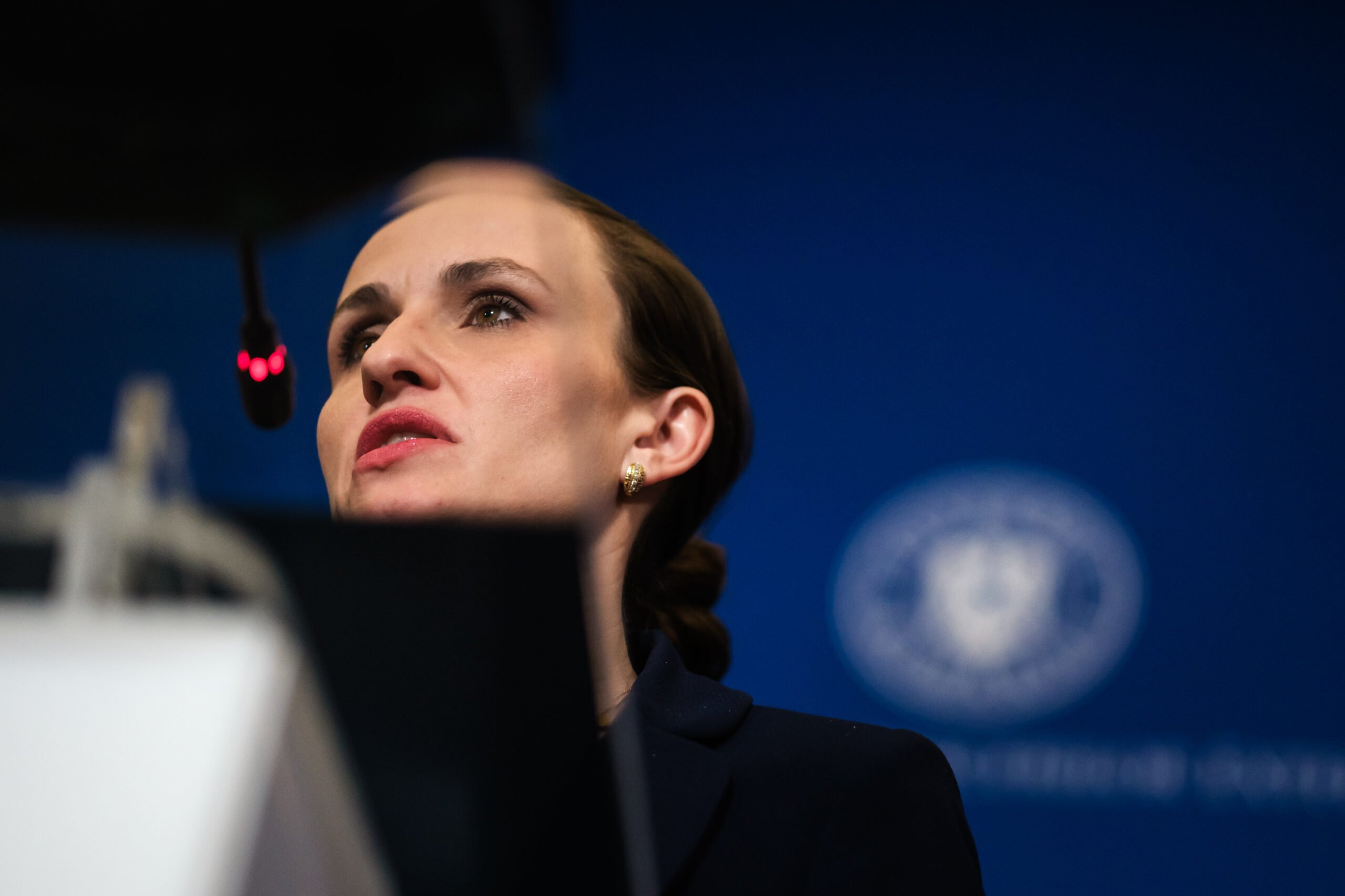 Fiica minoră a lui Ponta, blocată în Dubai la îmbarcarea spre Oman