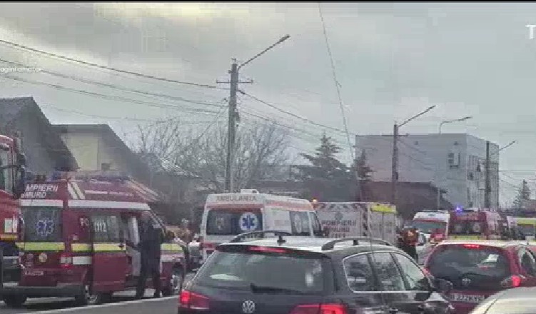 Accident între un microbuz care transporta elevi și un autocamion în Tărtășești. Plan Roșu de intervenție