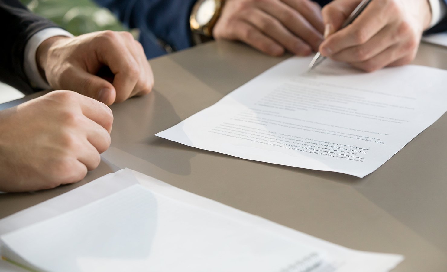 Adeverința de vechime: Amenzi pentru angajatori. Ce faci dacă refuză eliberarea ei?