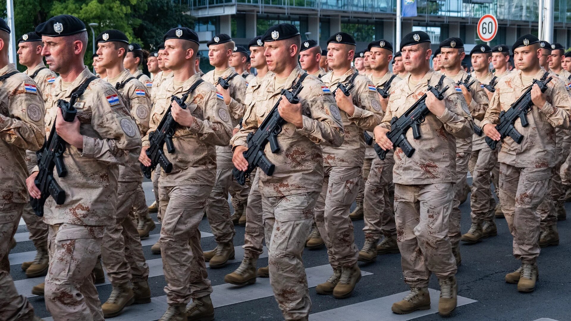 Serviciul militar obligatoriu reintrodus: 800 de tineri încep pregătirea în România