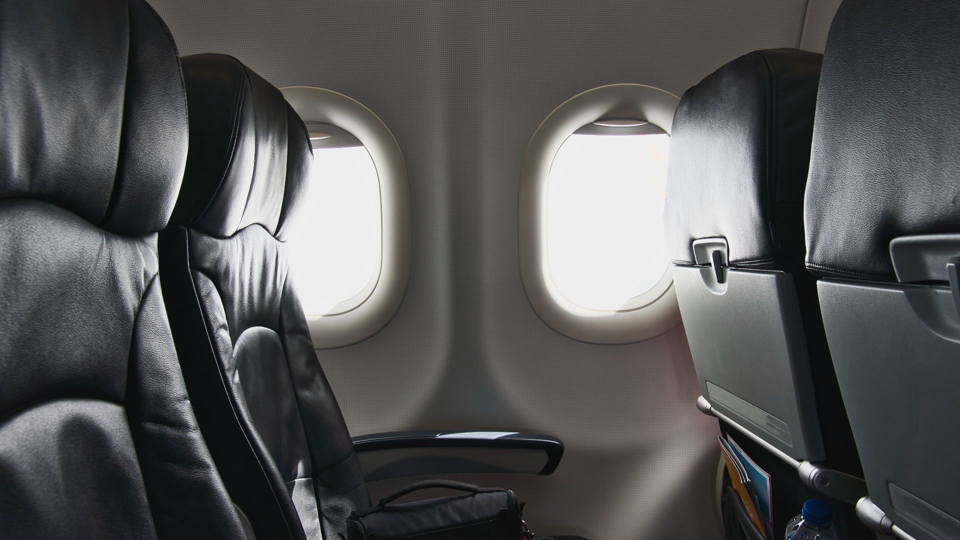 Patru zboruri cu români revin azi la București din zonele de conflict