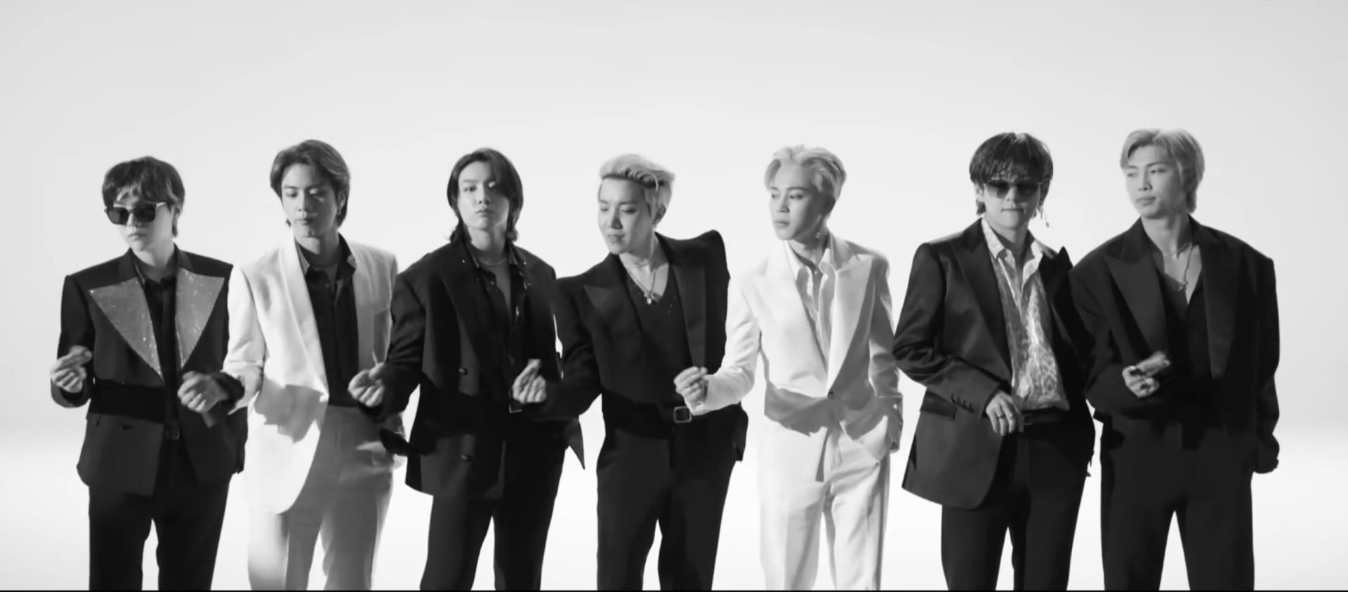 Bts, concert cu 18 milioane de spectatori pe netflix; turneu mondial cu oprire la paris