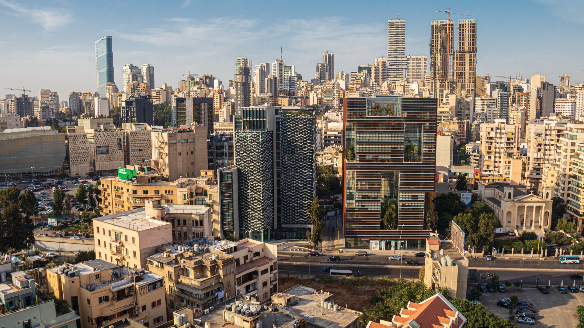 Oameni fug din beirut după ordine de evacuare, Hezbollah promite riposta | audio