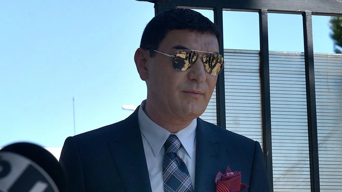 Borcea a cumpărat 4 apartamente cu 6.000.000 de euro la Dubai, iar prețul lor s-a dus în cap