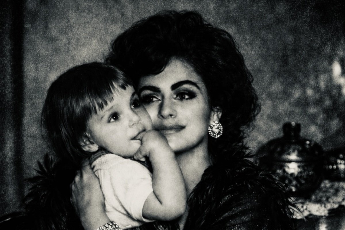 Copilul din fotografie, vedetă în România: „Îţi datorez tot, mamă”