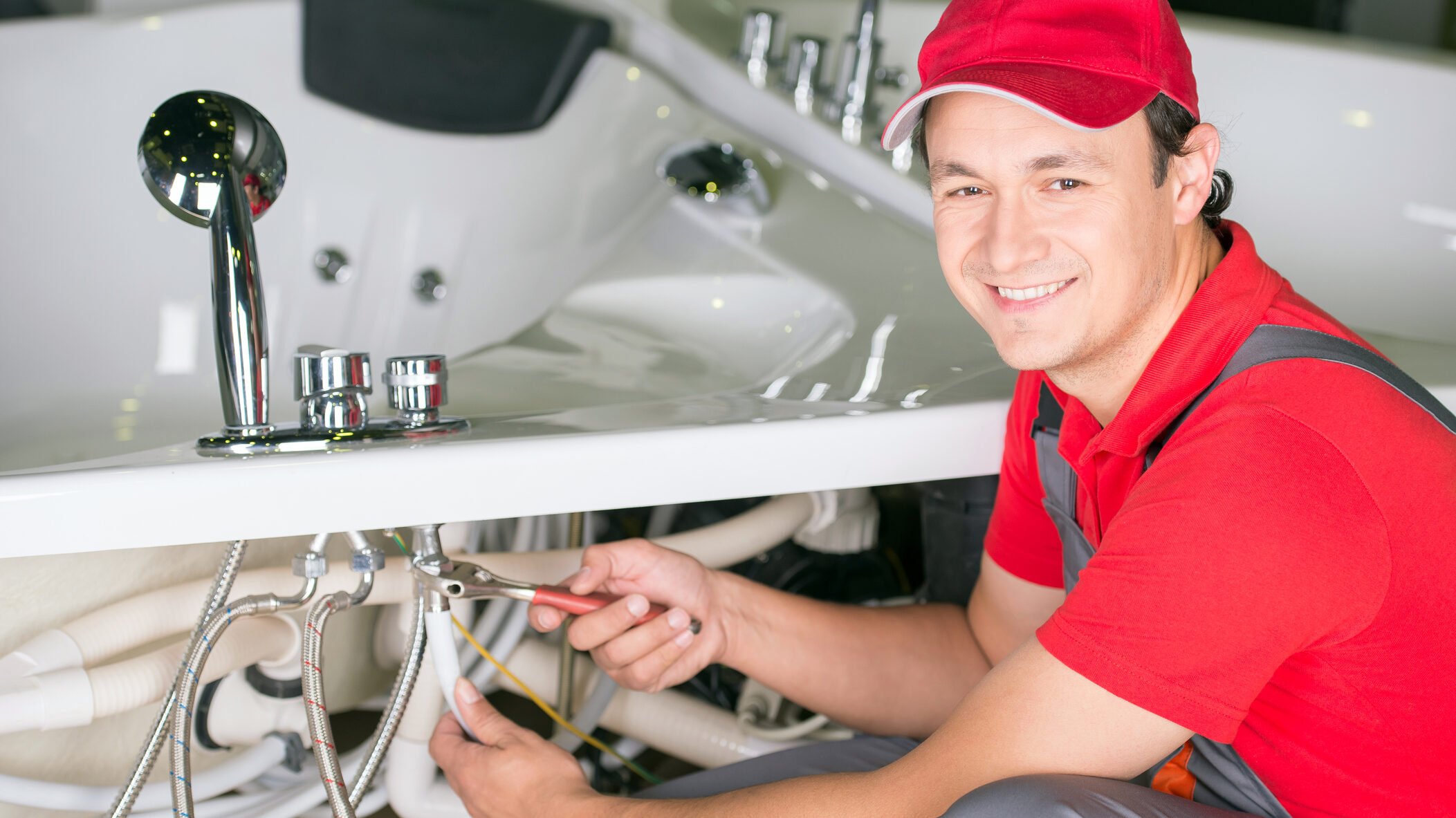 Deficit de meseriași: Cât plătesc românii pentru un instalator în 2026?