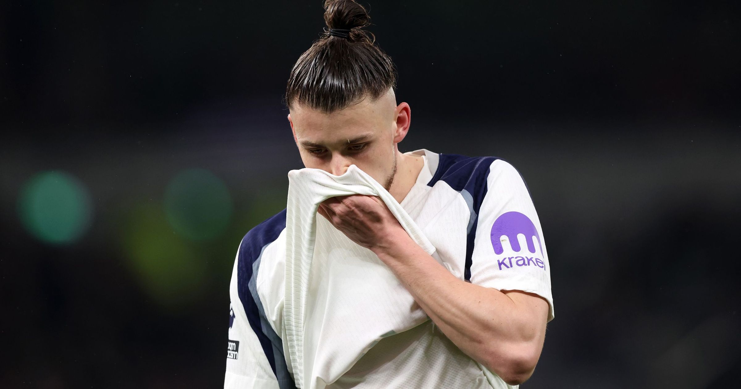 Regulamentul îi interzice lui Radu Drăgușin să joace în următorul meci al lui Tottenham