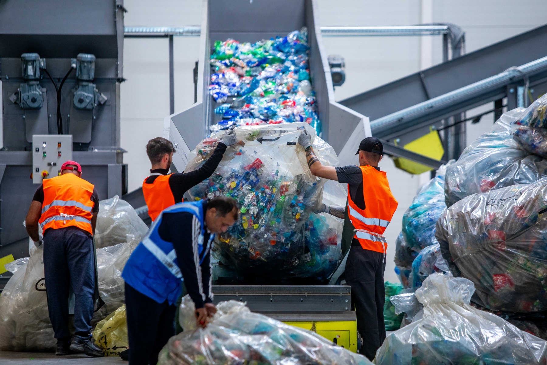 85% din ambalajele de băuturi, returnate pentru reciclare în februarie