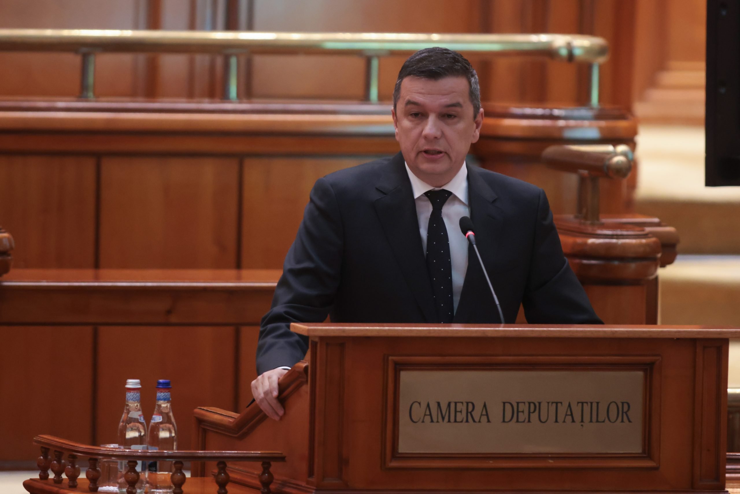 Grindeanu: Asociațiile LGBTQ+ cer legi pentru parteneriat civil, după declarații.