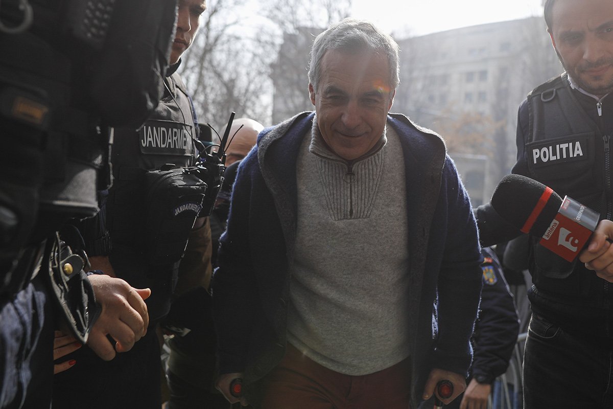 Nu am înființat și nu conduc un partid politic, precizează X