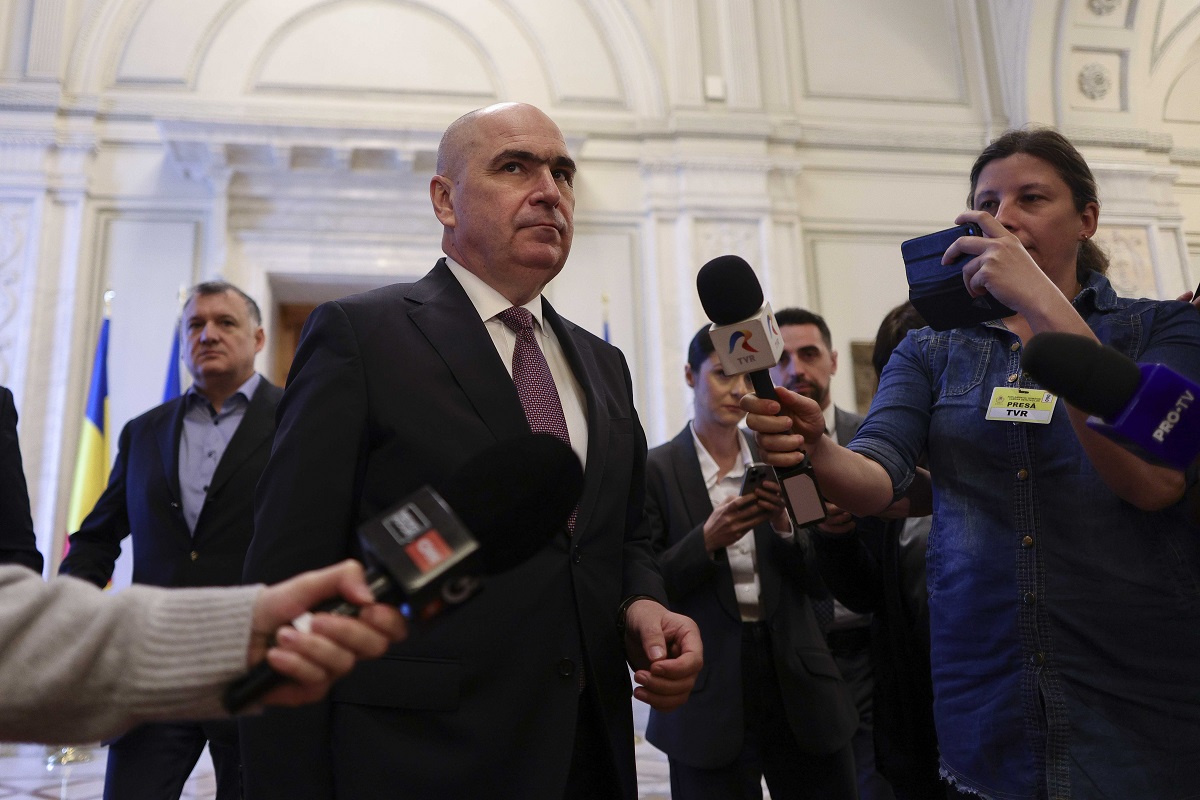 Preț carburanți: Guvernul nu fixează prag de intervenție, așteaptă evoluții