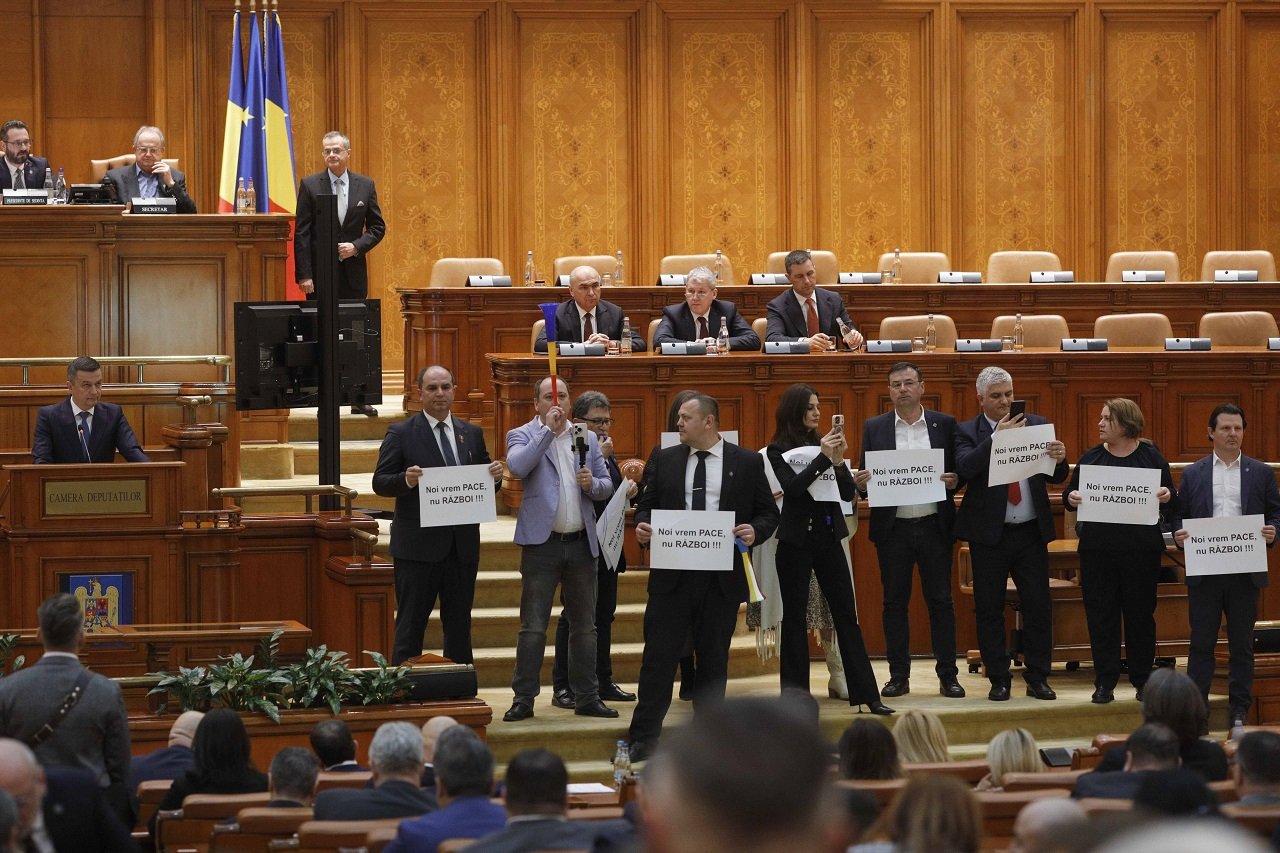 Parlamentarii Sos România, sancționați după incidentele din plen, pierd 50% din indemnizație