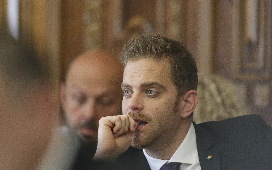 Ilan Laufer, accident cu trotineta, pe aceasta fiind și doi minori