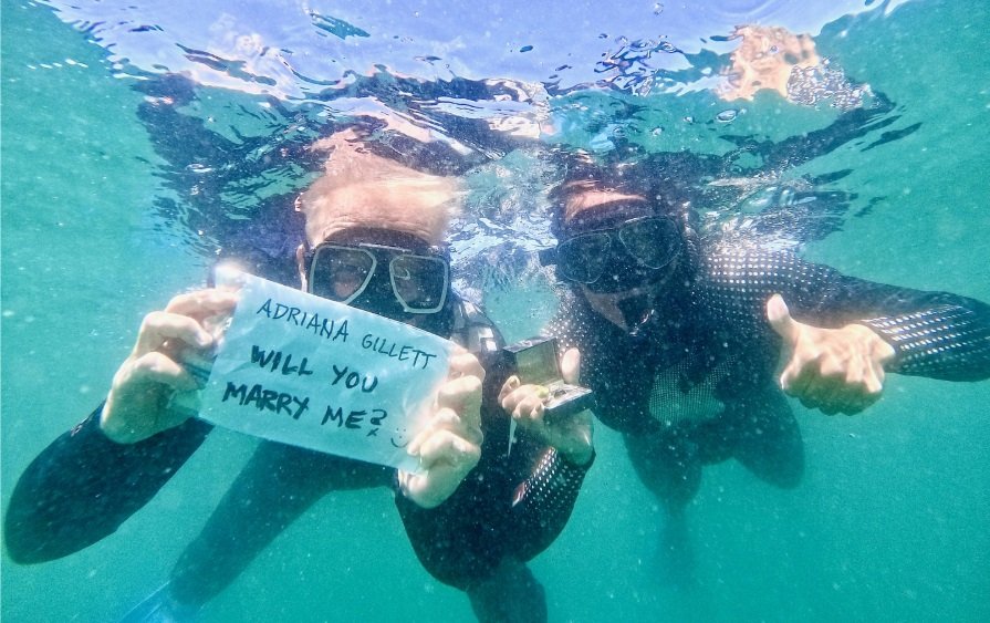 James hetfield, cerere în căsătorie subacvatică, printre rechini, pe 13