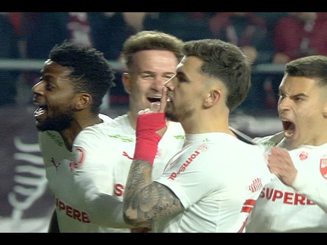 Armstrong, gest controversat în fața fanilor Rapidului, după golul marcat în Giulești