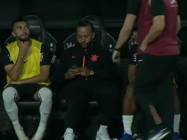 Depay, certat de antrenori pe banca de rezerve, scandal în Brazilia