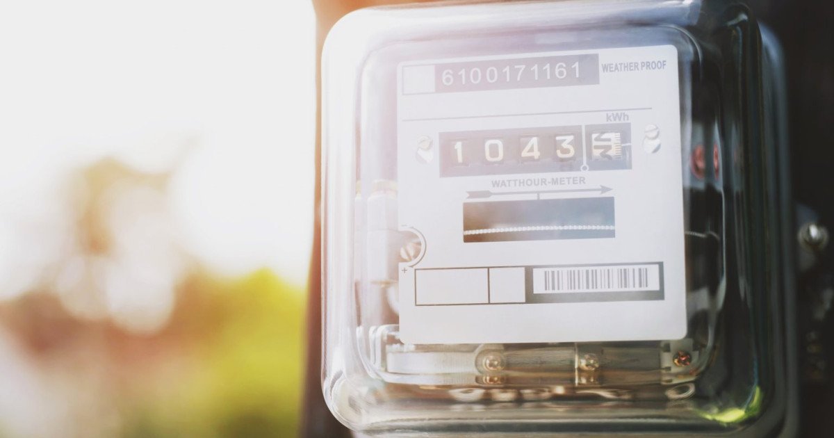 Pensionară, facturi neprimite la energie. Cât datorează după blocaj furnizor-distribuitor
