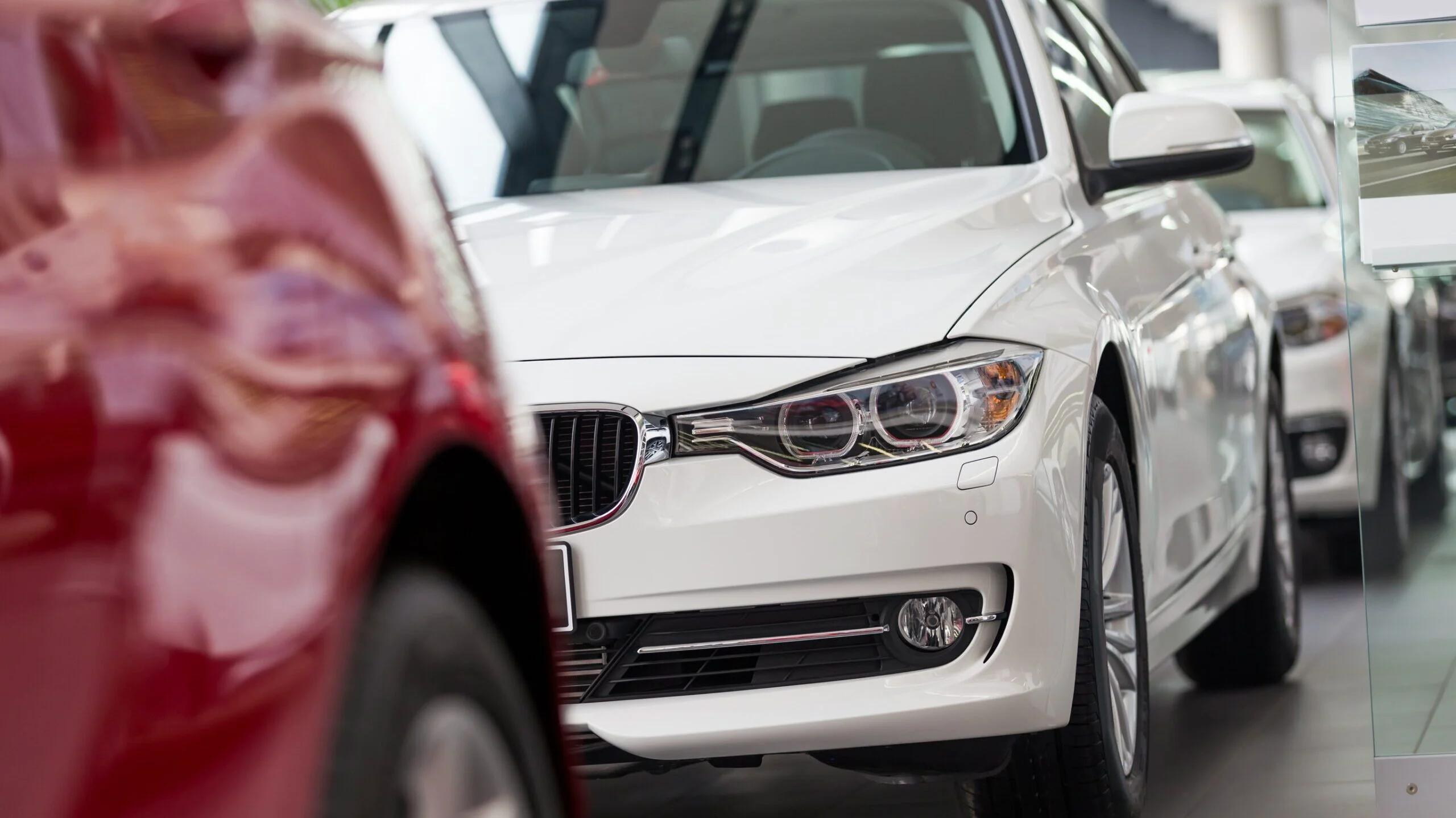 Cât costă colantarea mașinii în 2026: Inflația umflă prețurile atelierelor