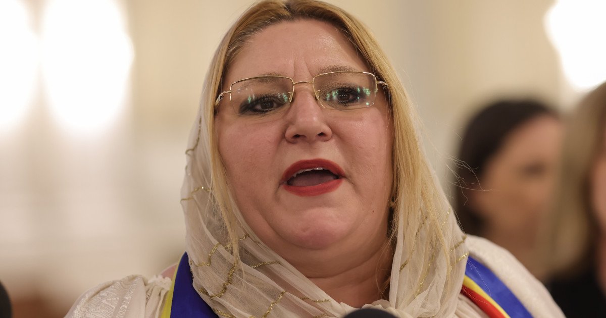 Șoșoacă felicită de 8 martie cu poza lui Putin, gest contestat