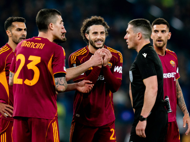 Istvan kovacs, recital de avertismente în europa league: Nouă cartonașe, două penalty-uri