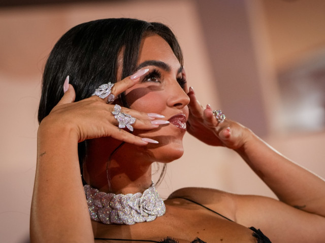 Georgina a postat poza de 20 milioane dolari, stârnind controverse online