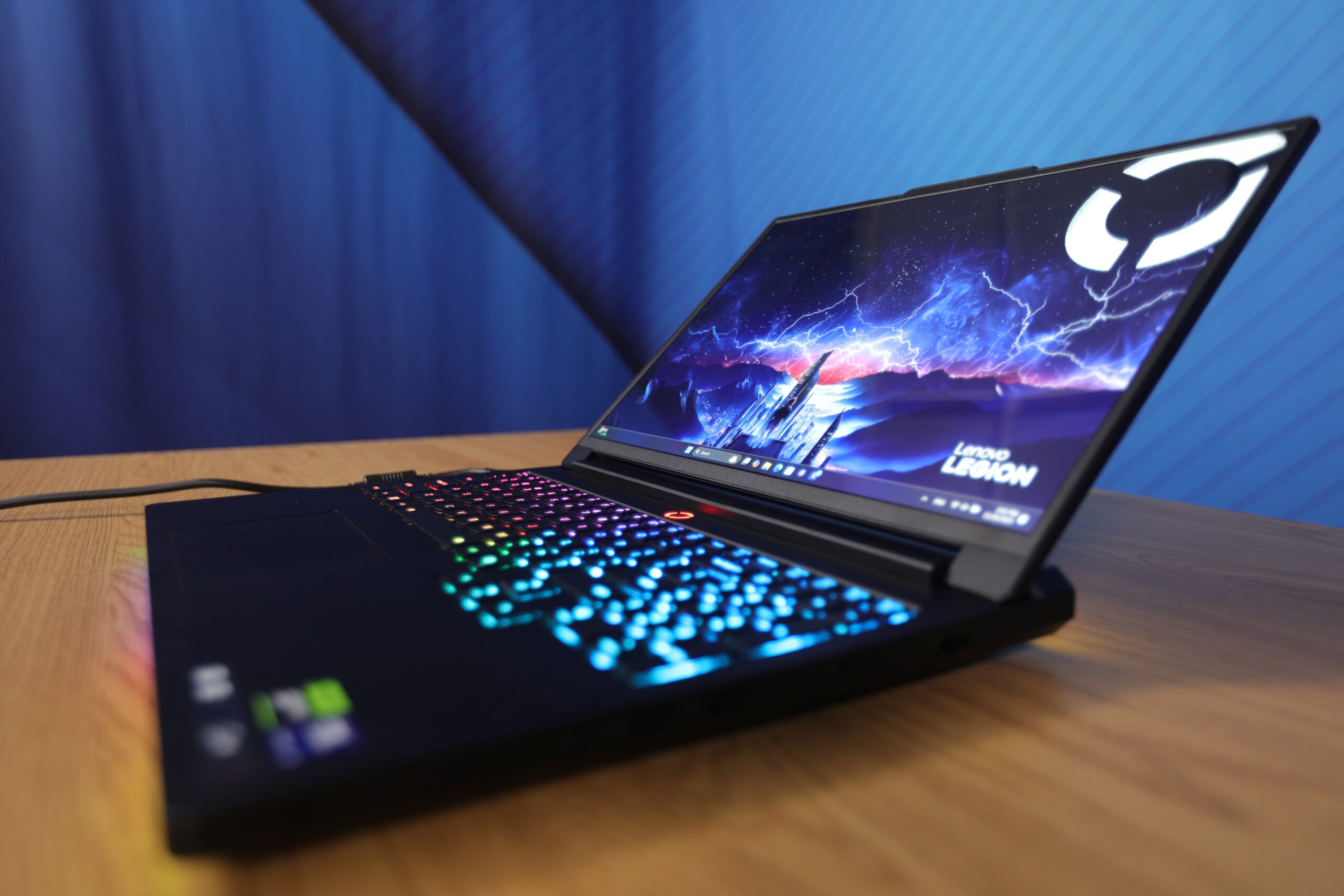 Greșelile care îți ucid laptopul: Atenție la supraîncălzire și viruși