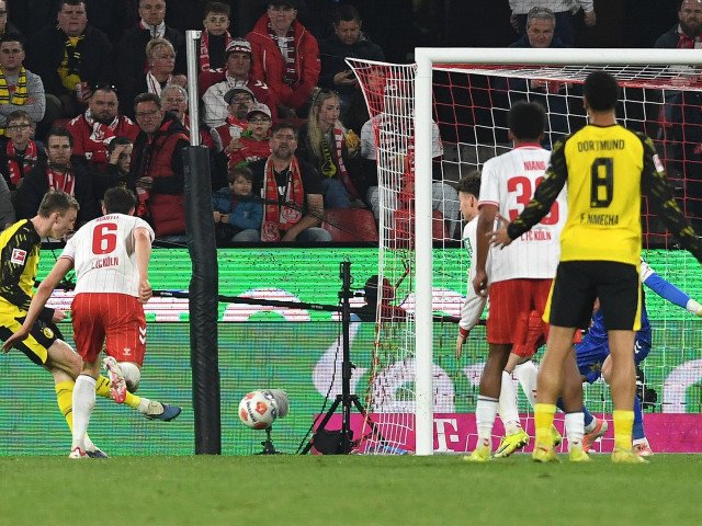 Koln – Dortmund 1-2: Borussia, victorie cu emoții după eliminarea unui adversar