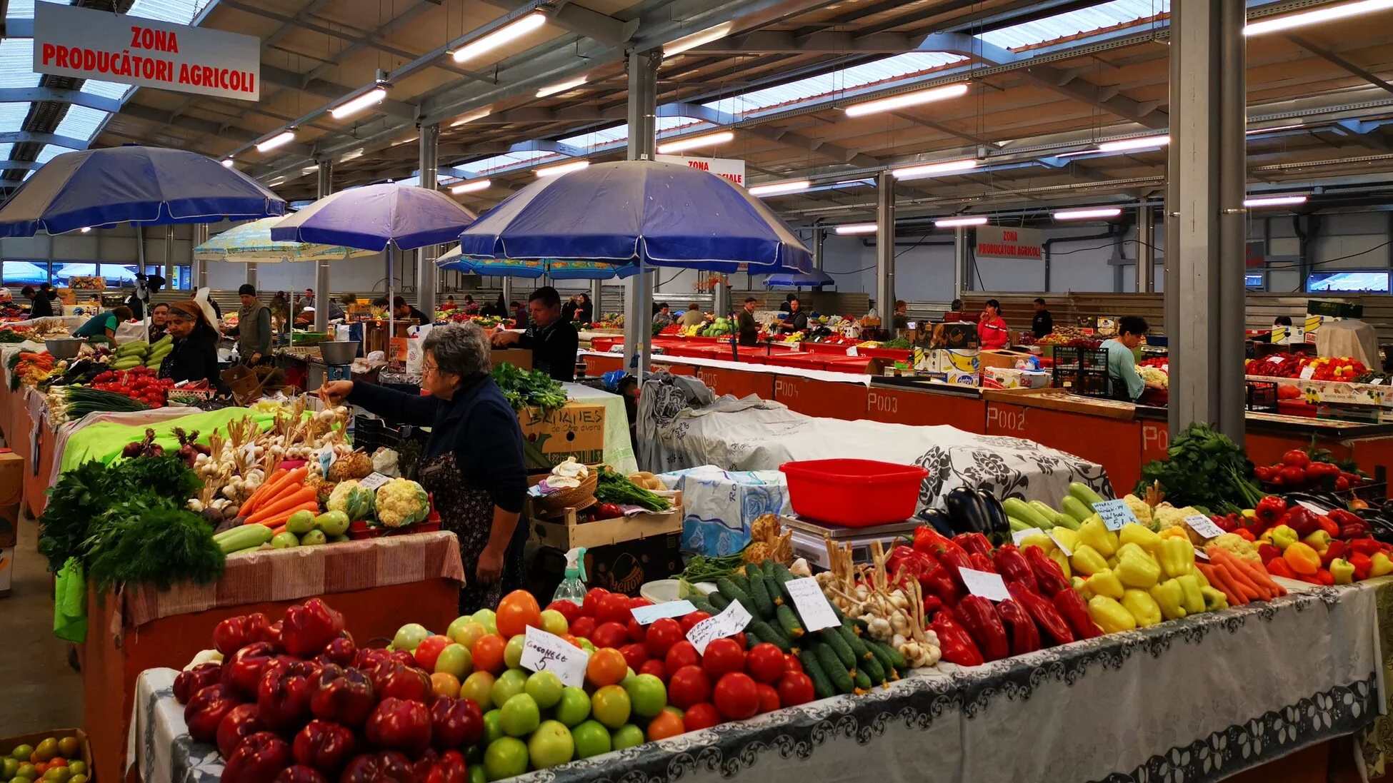 Prețuri mari la legume și fructe: Scumpiri în piețele din România, primăvara 2026