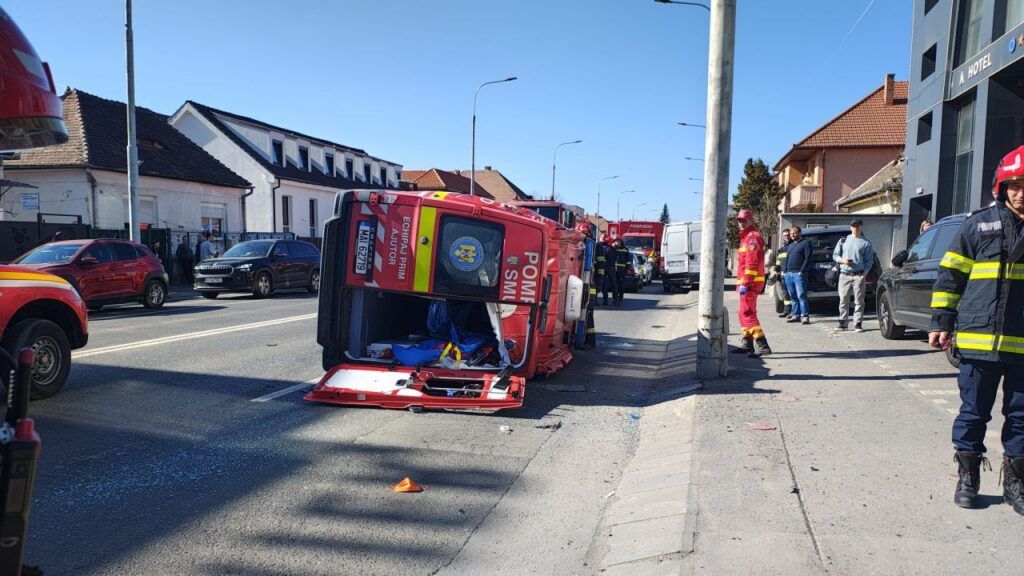 Ambulanță implicată în accident grav: Poliția explică circumstanțele