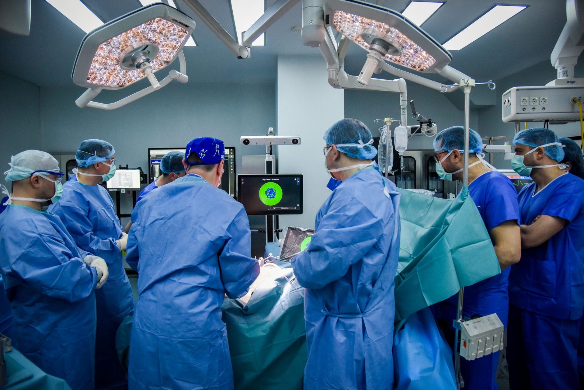 Avantajele protezării robotice a genunchiului: Recuperare rapidă și precizie